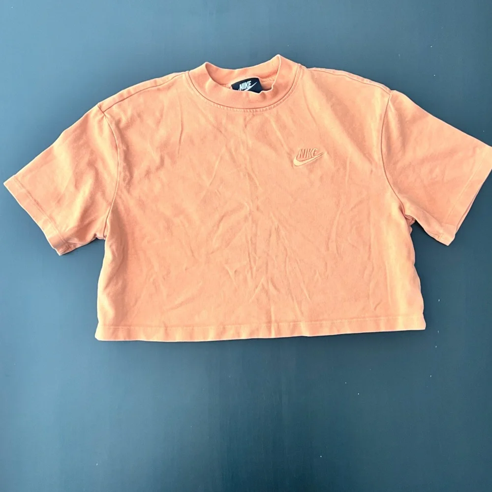 Nike Orange Cropped T-Shirt - Picture 1 of 4